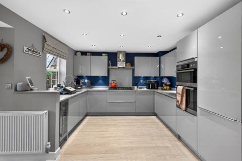 4 bedroom detached house for sale, Westons Piece, Devizes, SN10