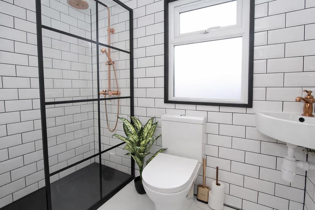 Shower room.jpg