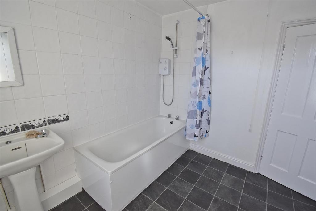 Bathroom 1.jpg