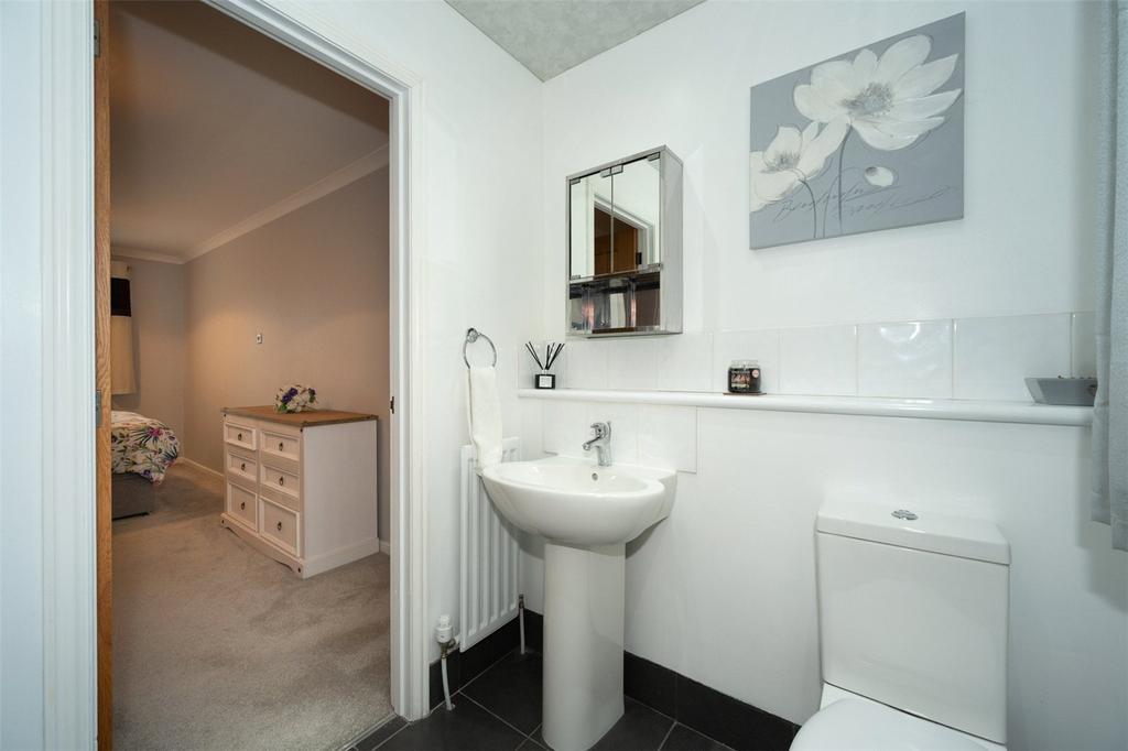En-Suite Bathroom