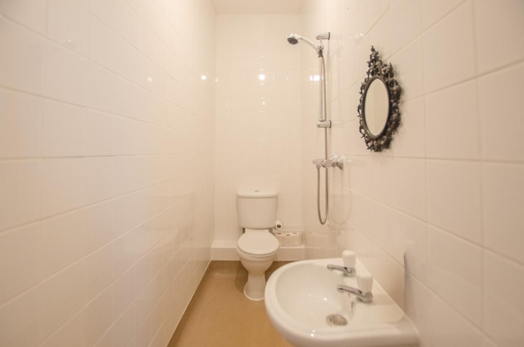 12 Royffe Way Bodmin 01208 74182-16