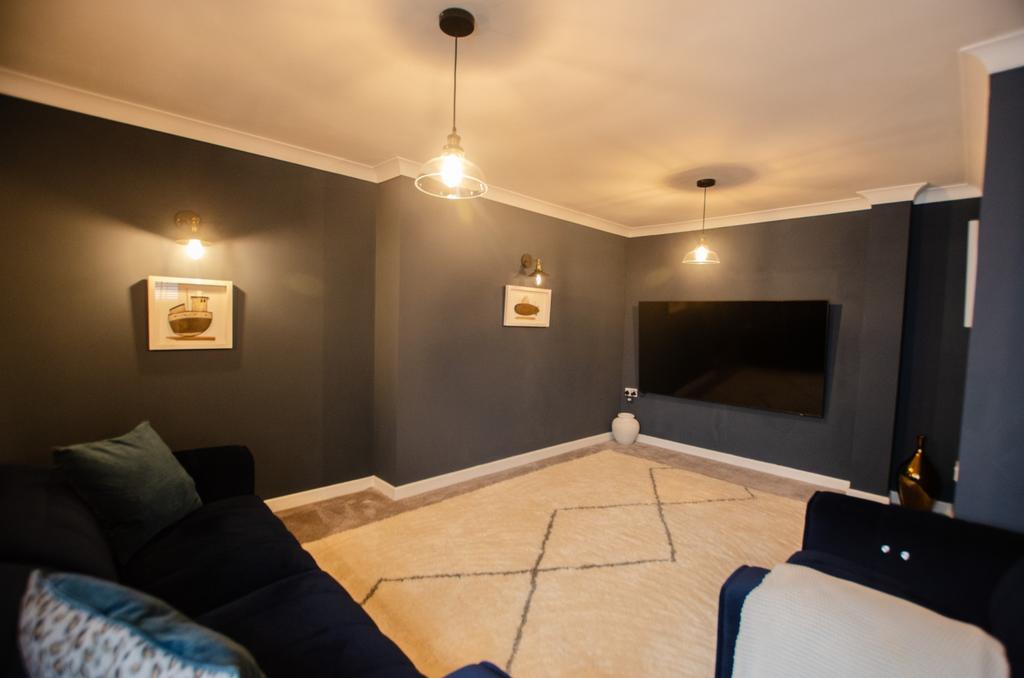 12 Royffe Way Bodmin 01208 74182-11