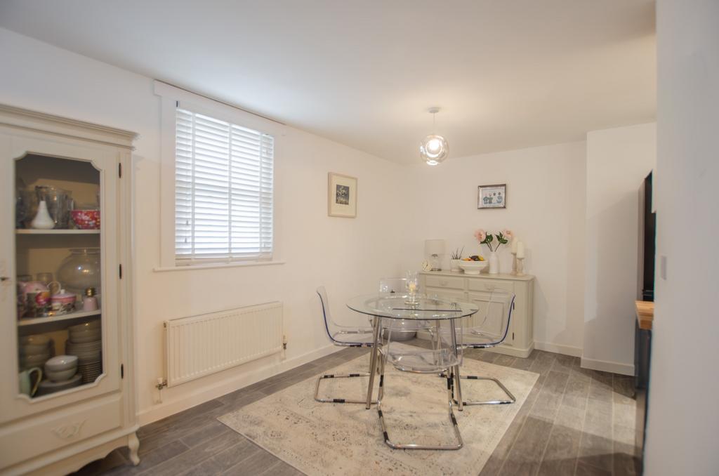 12 Royffe Way Bodmin 01208 74182-09