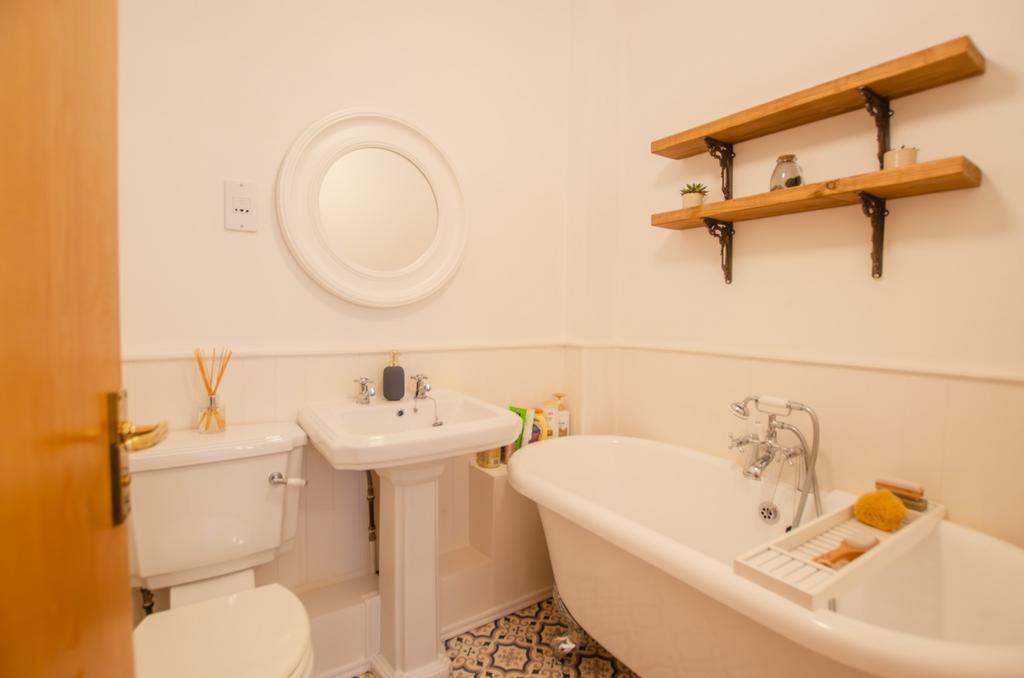 12 Royffe Way Bodmin 01208 74182-14