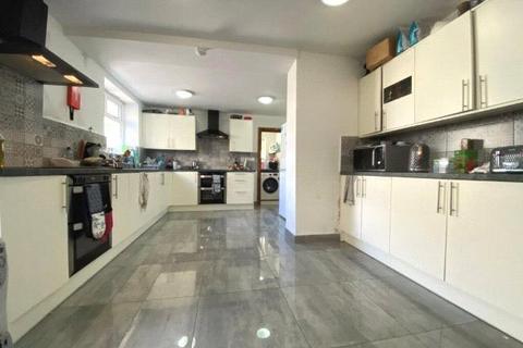 1 bedroom in a house share to rent, Richmond Road, Cardiff, CF24