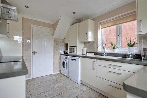 3 bedroom semi-detached house for sale, Spencer Close, Cottingham
