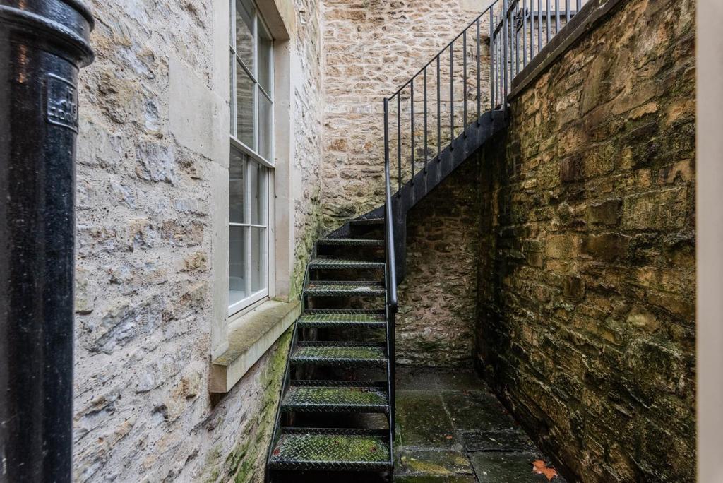 Lower Ground Floor Flat, 3 Great Bedford Street, B