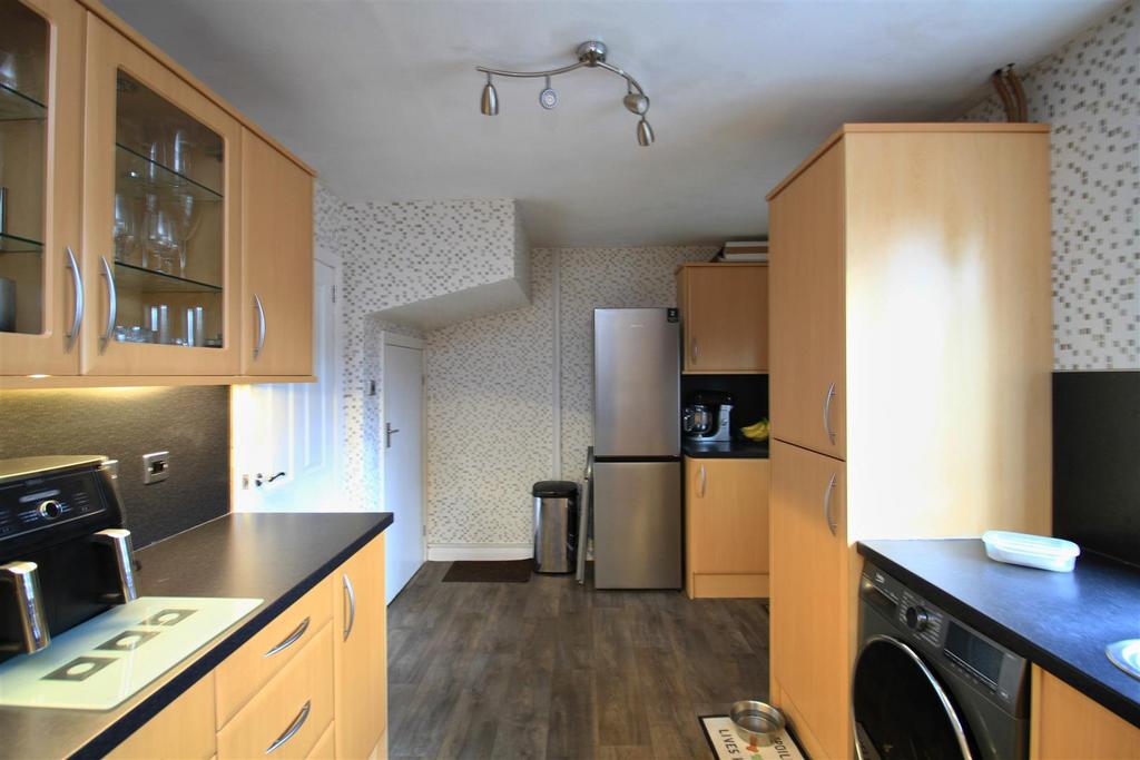 Kitchen...jpg