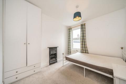 3 bedroom flat to rent, Noyna Road, London SW17