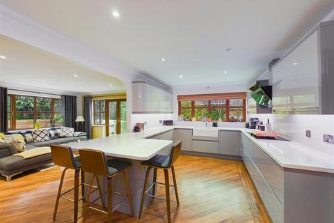 5 bedroom detached house for sale, Heads Lane, Hessle