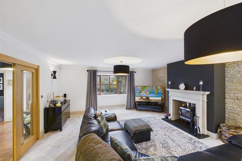 5 bedroom detached house for sale, Heads Lane, Hessle