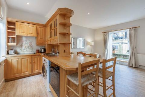 1 bedroom flat to rent, Lucerne Mews, London W8