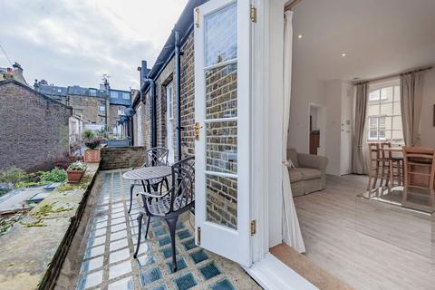 1 bedroom flat to rent, Lucerne Mews, London W8