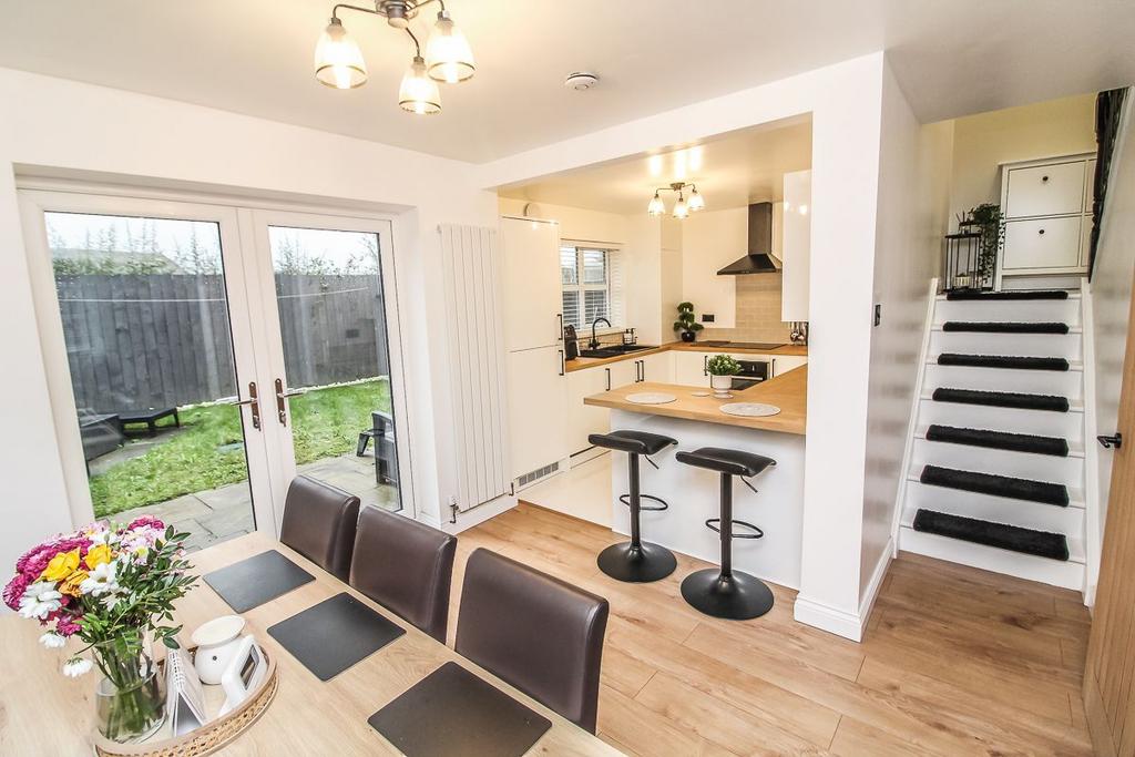 Kitchen/Dining Pic 2.