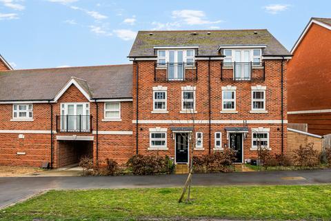 3 bedroom semi-detached house for sale, Oak Avenue, Berkshire RG40