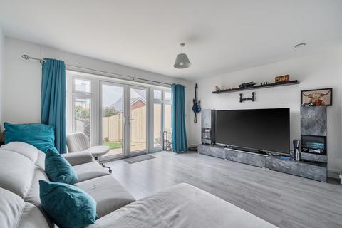 3 bedroom semi-detached house for sale, Oak Avenue, Berkshire RG40