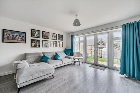 3 bedroom semi-detached house for sale, Oak Avenue, Berkshire RG40