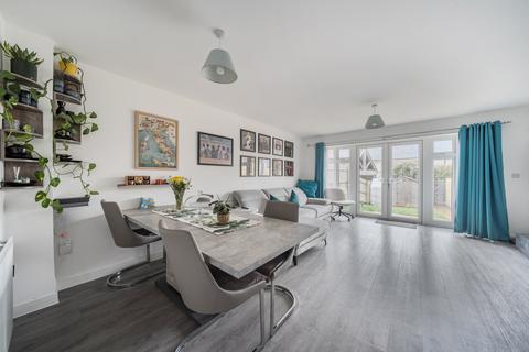 3 bedroom semi-detached house for sale, Oak Avenue, Berkshire RG40
