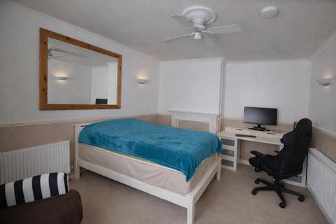 3 bedroom terraced house for sale, Days Close, Hatfield