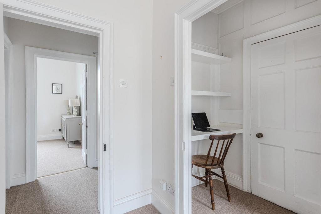 Second Floor Flat, 3 Great Bedford Street, Bath, B