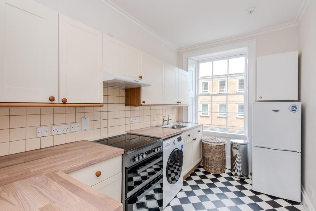 Second Floor Flat, 3 Great Bedford Street, Bath, B