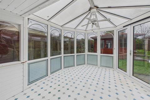 2 bedroom semi-detached bungalow for sale, The Beeches, Upton-Upon-Severn, Worcester