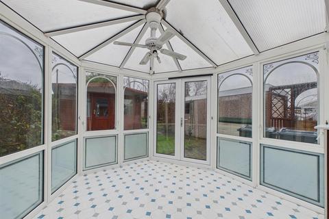 2 bedroom semi-detached bungalow for sale, The Beeches, Upton-Upon-Severn, Worcester