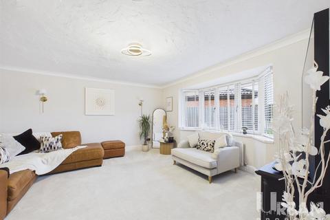 4 bedroom detached house for sale, Daisyfield Drive, Bilton, Hull