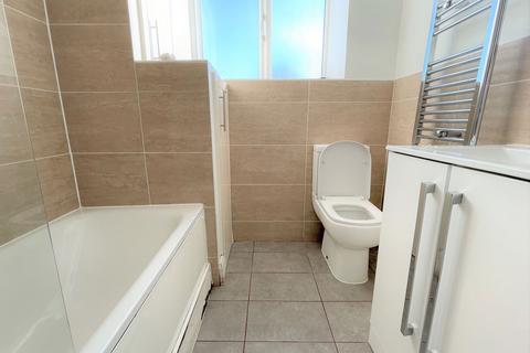 2 bedroom apartment to rent, Nicholls Avenue, Uxbridge