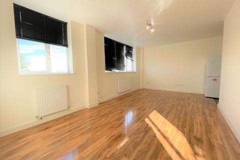 2 bedroom apartment to rent, Nicholls Avenue, Uxbridge