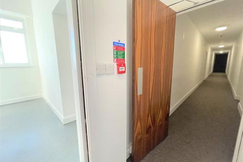 2 bedroom apartment to rent, Nicholls Avenue, Uxbridge