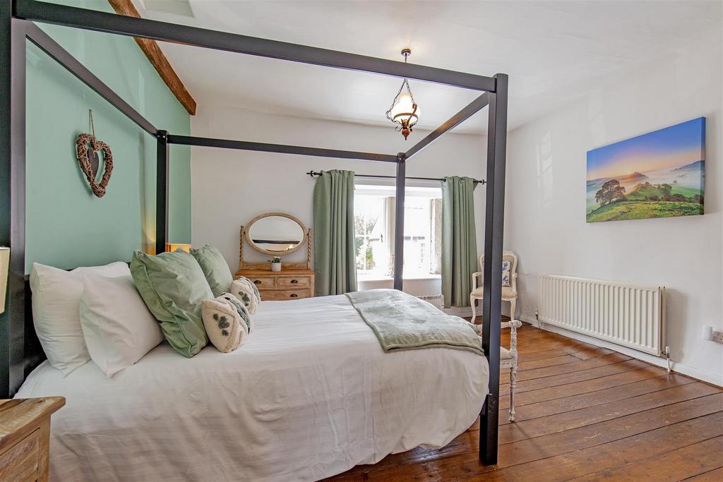 Bedroom 1-5.jpg
