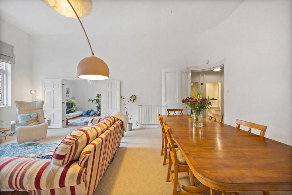 Living dining room.jpg
