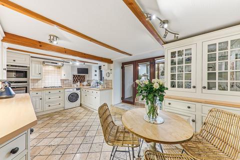 3 bedroom end of terrace house for sale, The Mount, Layton Avenue, Rawdon, LS19