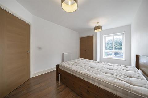 2 bedroom flat to rent, Holford Way, London