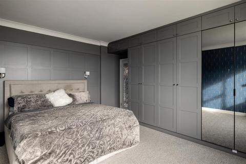 2 bedroom flat for sale, Marine Drive, Brighton