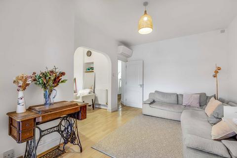 4 bedroom terraced house to rent, Eastbourne Avenue, London W3