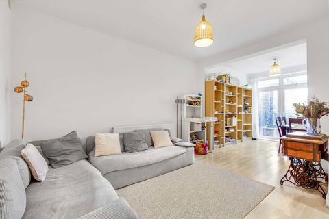 4 bedroom terraced house to rent, Eastbourne Avenue, London W3