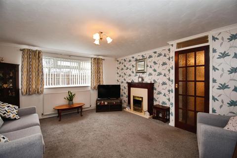 4 bedroom end of terrace house for sale, Roborough Close, Hull
