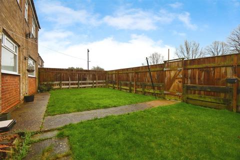 4 bedroom end of terrace house for sale, Roborough Close, Hull