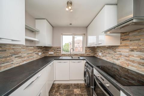 2 bedroom flat to rent, Varsity Drive, Twickenham TW1