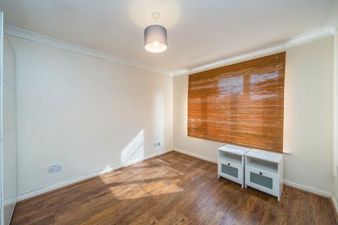 2 bedroom flat to rent, Varsity Drive, Twickenham TW1