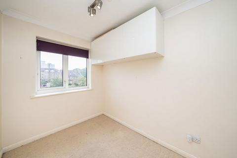 2 bedroom flat to rent, Varsity Drive, Twickenham TW1