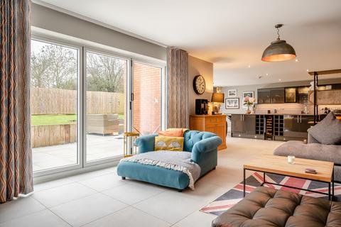 5 bedroom detached house for sale, Brackley Road, Silverstone, Towcester Northamptonshire NN12 8UA