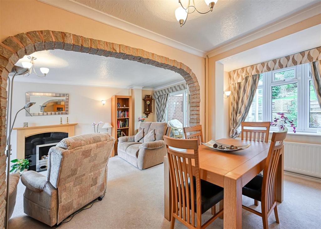 16 Beechwood Drive-01.jpg