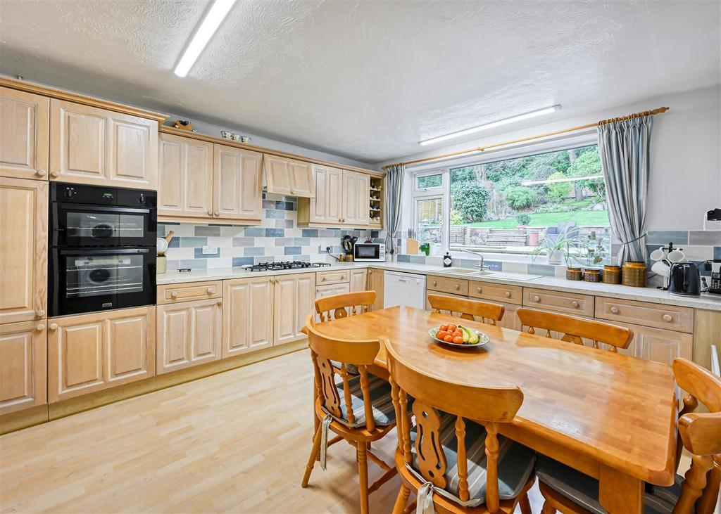 16 Beechwood Drive-09.jpg