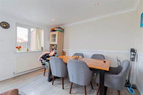 4 bedroom semi-detached house for sale, Sandringham Court, Burnham