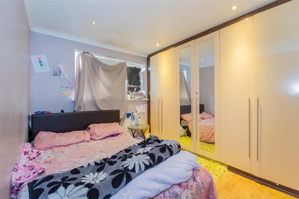 10 Sandringham Court-12.jpg