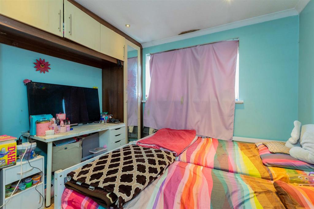 10 Sandringham Court-11.jpg