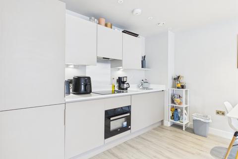 1 bedroom apartment for sale, Petersfield Avenue, Slough, Berkshire, SL2